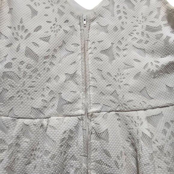 White Lace Sleeveless V-Neck Fit & Flare Dress Size 5 By Crystal Doll - Picture 4 of 12